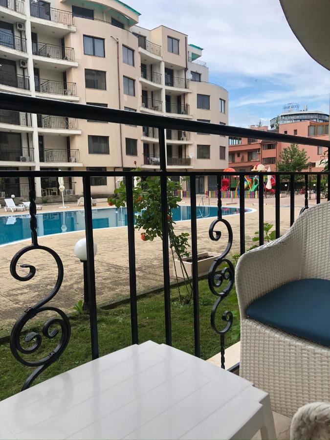 Vacation At Sunny *